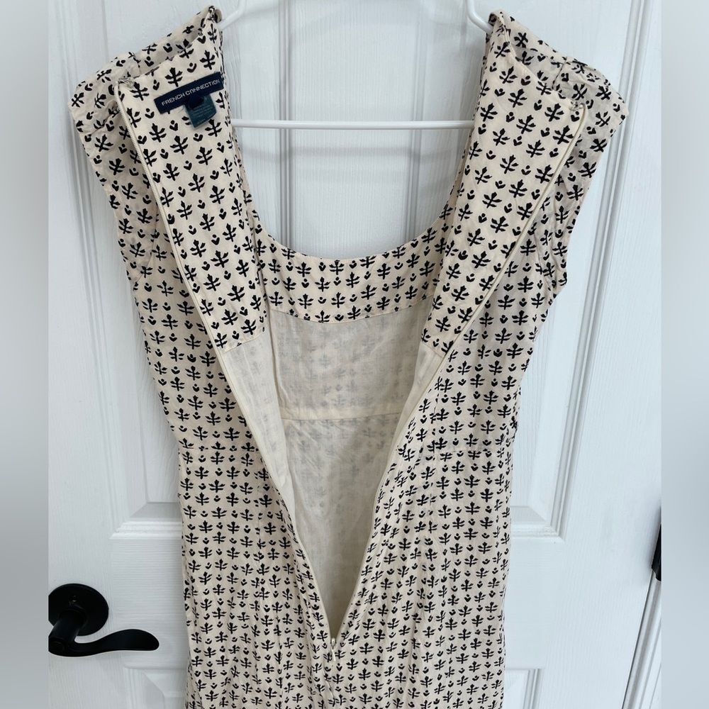 French Connection Beige Geometric Scoop Neck Babydoll Dress Women’s Size 6 - Picture 3 of 7